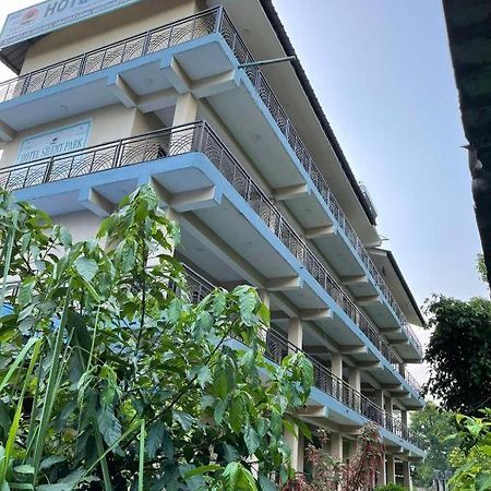 Silent Park Hotel Sauraha Ngoại thất bức ảnh