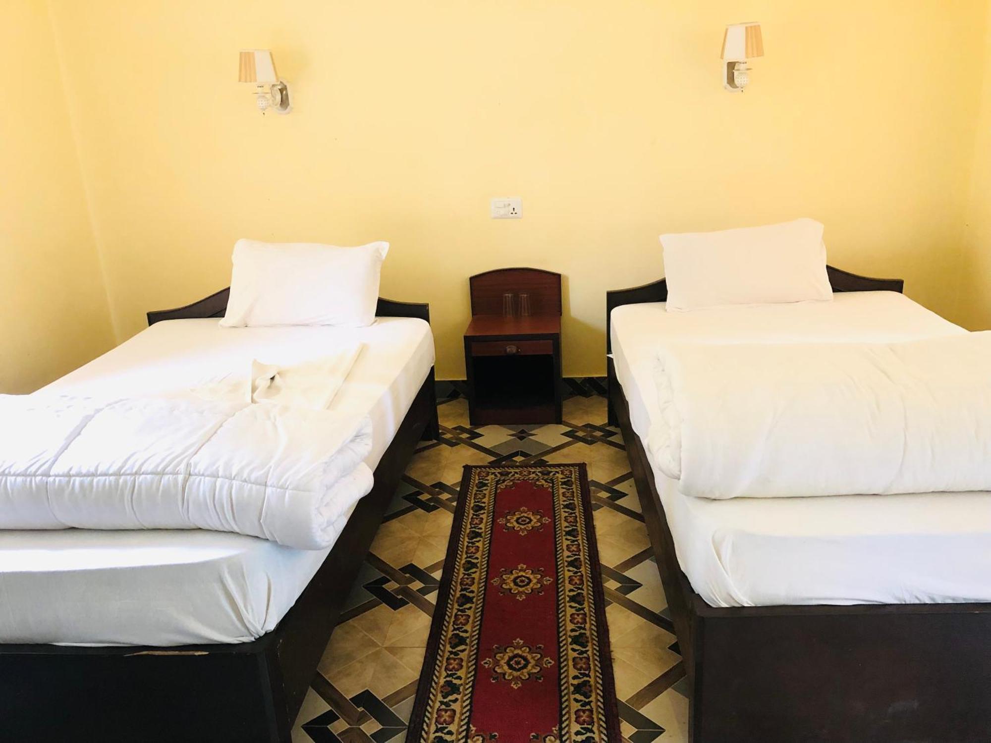 Silent Park Hotel Sauraha Ngoại thất bức ảnh