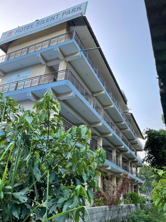 Silent Park Hotel Sauraha Ngoại thất bức ảnh
