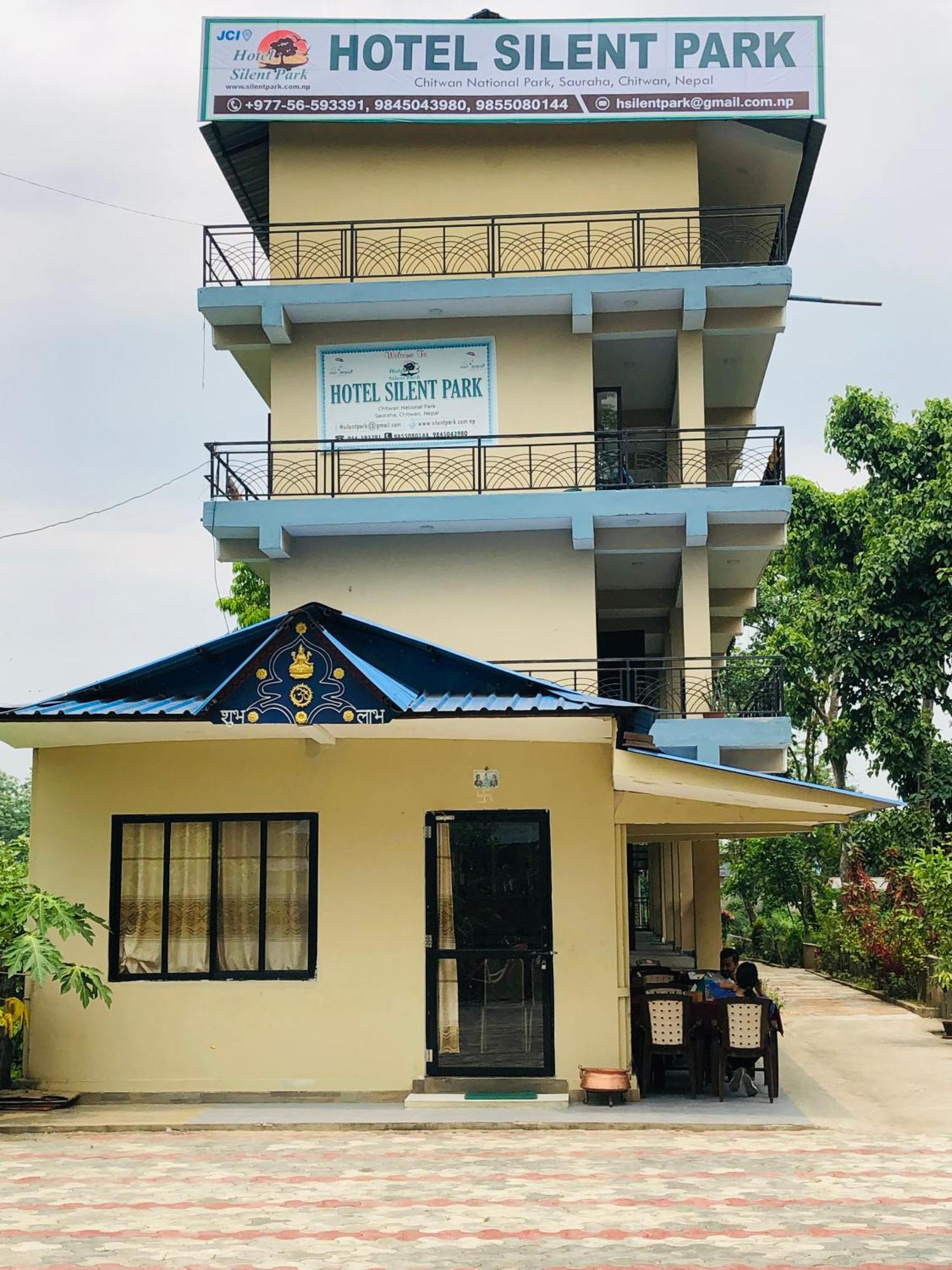 Silent Park Hotel Sauraha Ngoại thất bức ảnh