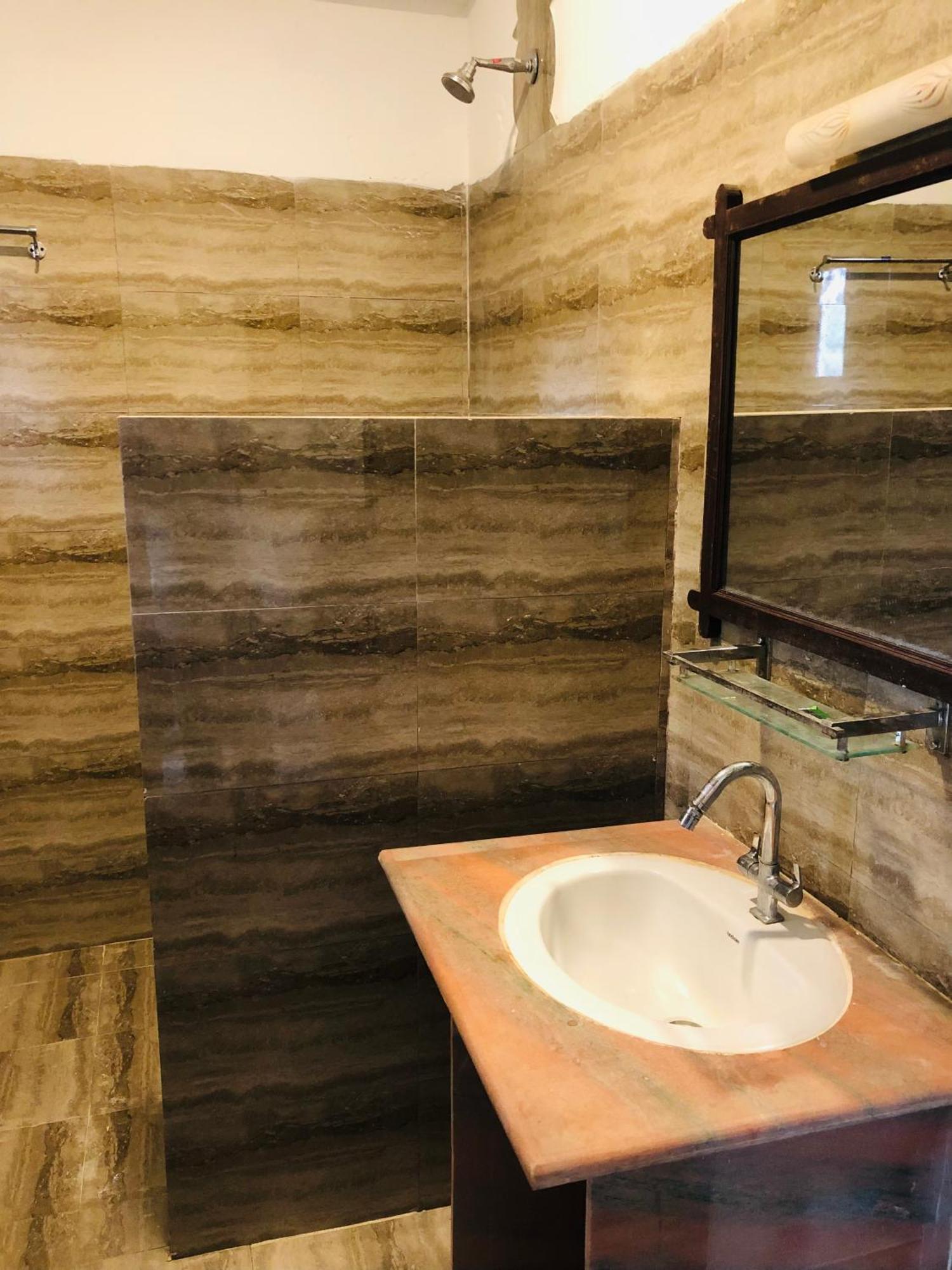 Silent Park Hotel Sauraha Ngoại thất bức ảnh