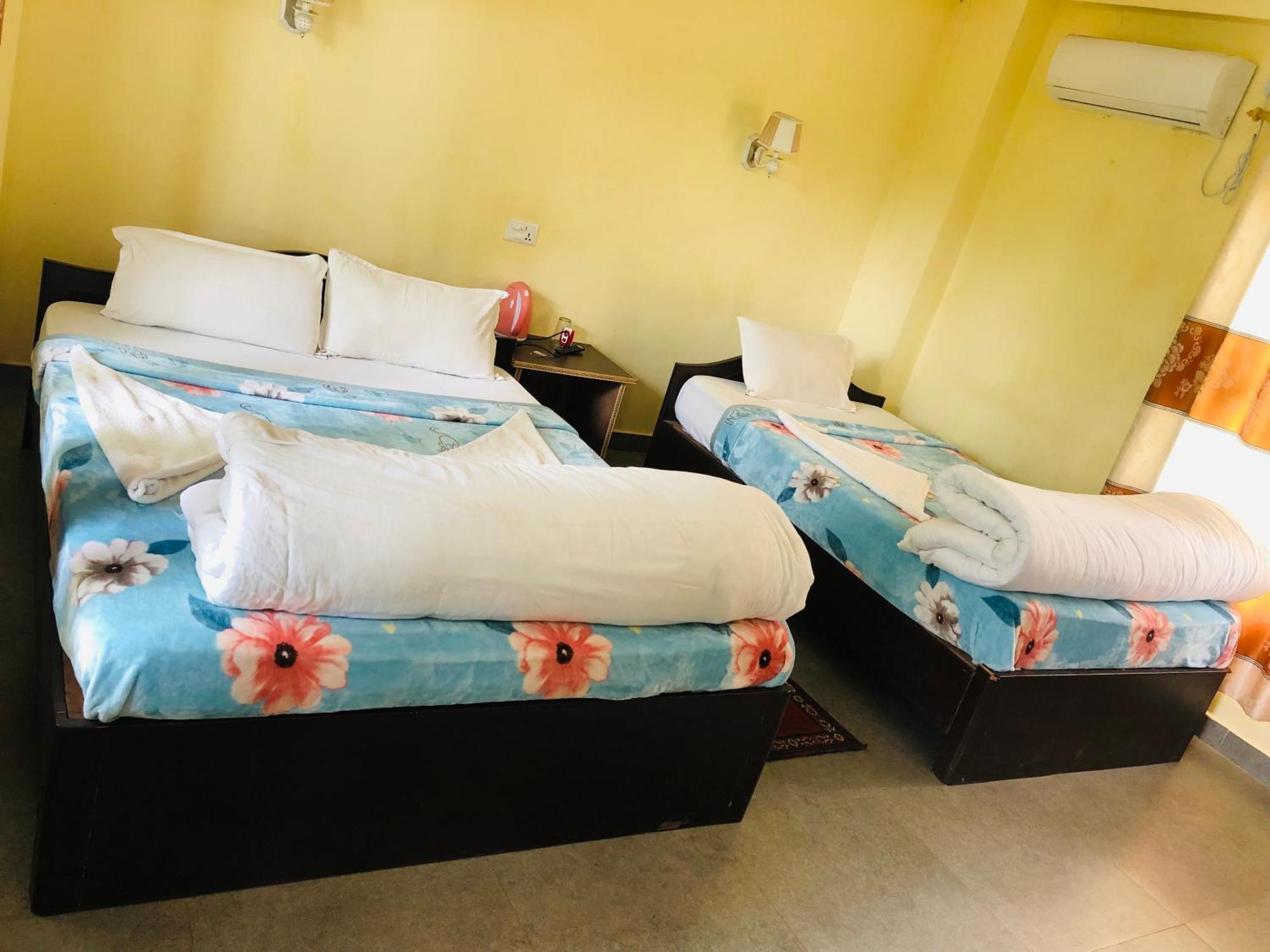 Silent Park Hotel Sauraha Ngoại thất bức ảnh